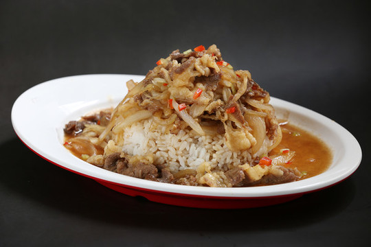 肥牛蓋澆飯