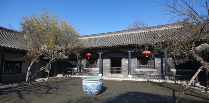 孟俯皺城