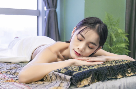 冬季女性SPA按摩攝影