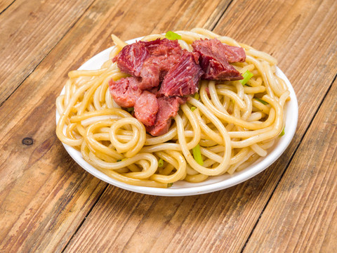 湖南衡陽地方特色早餐牛肉鹵粉