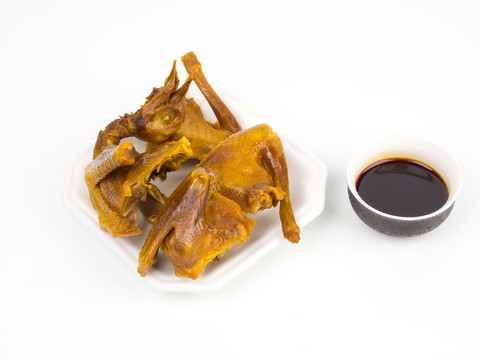 紅燒鴿子美食白底圖