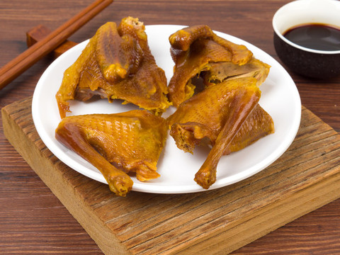 鹽焗鴿美食
