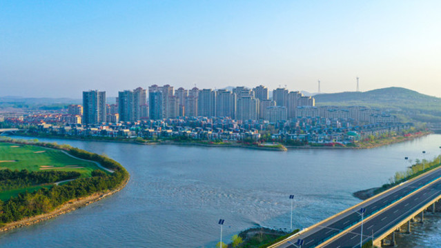 河邊高樓