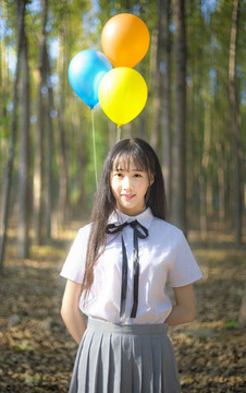 樹林里穿著JK制服的女孩