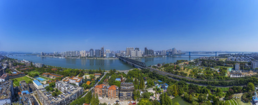 鳥瞰襄陽漢江大橋兩岸風(fēng)光全景圖