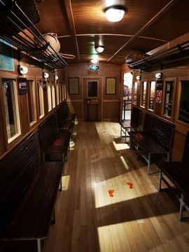 老上海公交車內(nèi)部