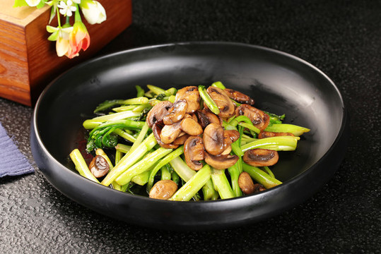 口蘑煎菜心