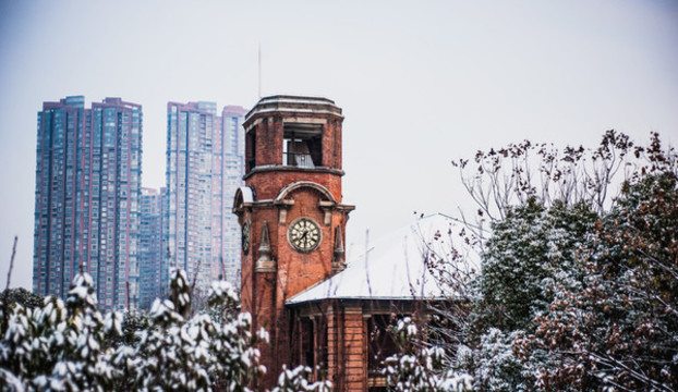 老海關(guān)雪景