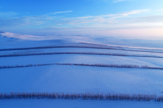 航拍雪原遼闊田野暮色