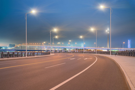 中國(guó)澳門(mén)城市橋梁建筑和公路夜景