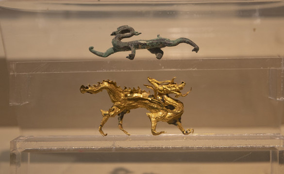 五代吳越銅龍金龍