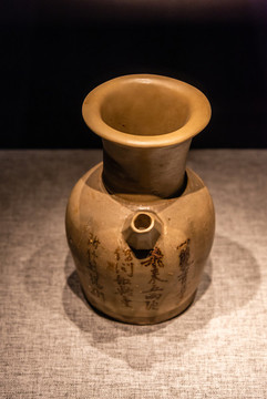 唐代青釉褐彩一雙青鳥(niǎo)子詩(shī)文壺