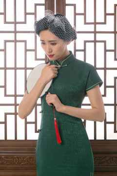穿旗袍的亞洲女性