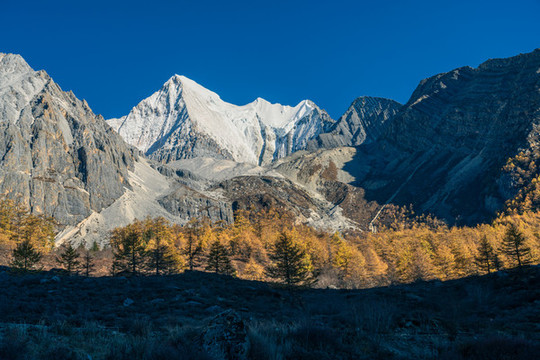 亞丁雪峰夏諾多吉