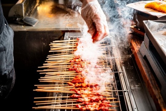 自助羊肉串現(xiàn)烤燒烤