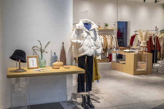 時(shí)尚女裝專賣店店鋪設(shè)計(jì)