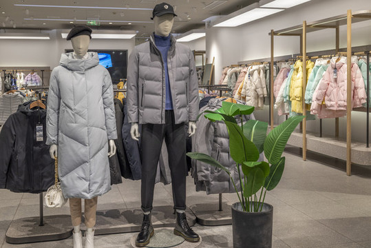 羽絨服冬裝專賣店設(shè)計