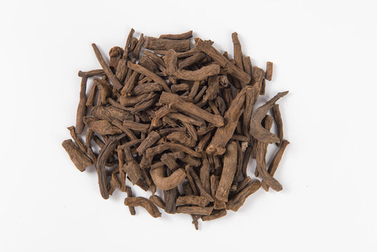 白底上的中藥材仙茅