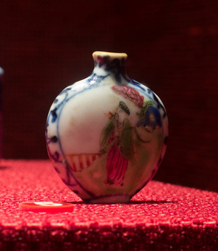 青花粉彩瓷八仙人物鼻煙壺