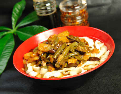 茄子豆角刀削面