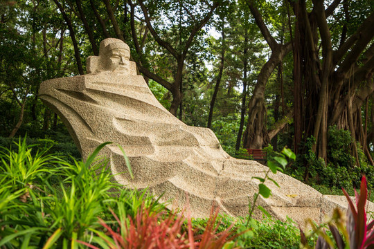 中山公園的劉穩(wěn)雕像