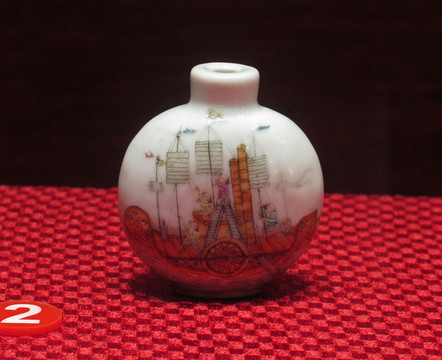 粉彩一帆風(fēng)順鼻煙壺