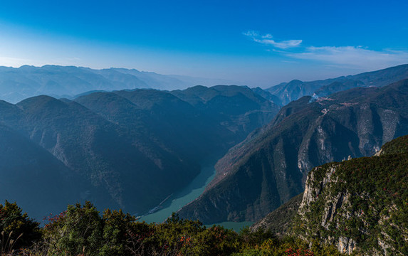 重慶長(zhǎng)江三峽秀美山峰