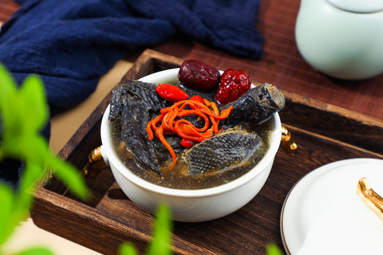 蟲草花烏雞湯