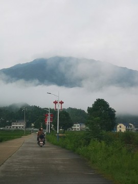 鄉(xiāng)間小路上