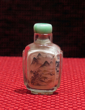 水晶內(nèi)畫(huà)山水圖鼻煙壺