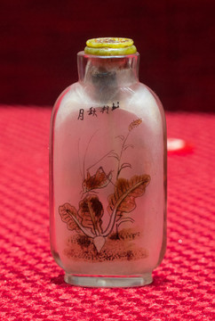 玻璃內(nèi)畫(huà)山水圖鼻煙壺