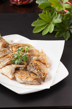 香煎咸鱸魚(yú)