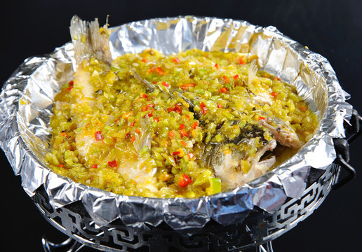 鐵板酸菜鱸魚