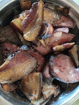 臘肉炒血豆腐特寫