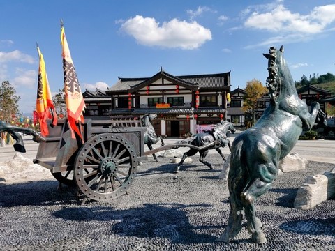 金戈鐵馬戰(zhàn)馬戰(zhàn)車馬景觀雕塑