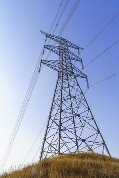 山中高壓輸電鐵塔