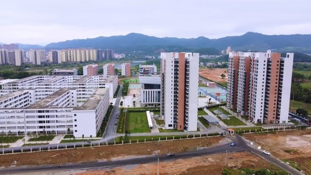 航拍江西省吉安市永新中學(xué)