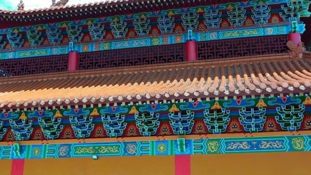 實(shí)拍中國(guó)風(fēng)古代寺廟廡殿屋檐