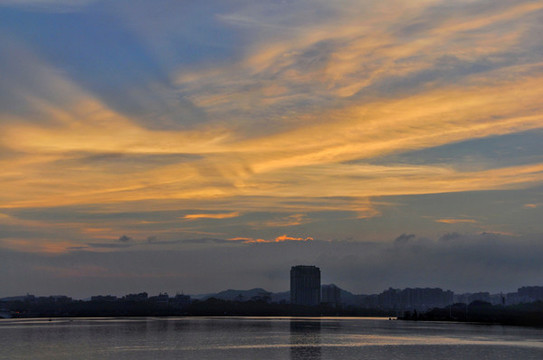 江邊夕陽