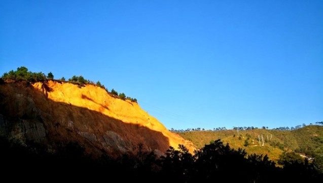 陽光與山峰