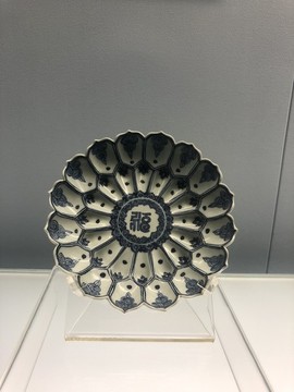 景德鎮(zhèn)窯青花蓮瓣形梵文盤