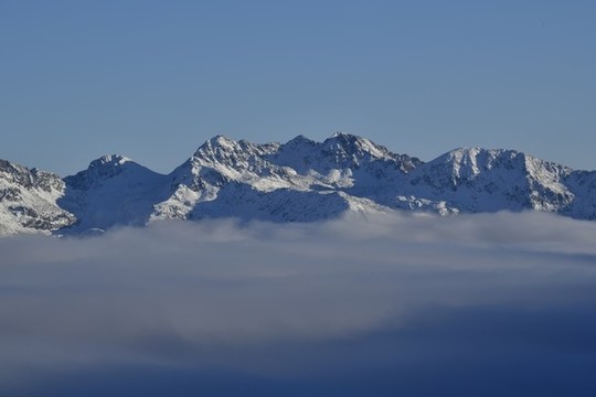 雪山云海