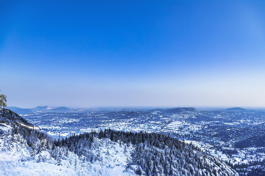 天津薊州區(qū)盤山風景區(qū)冬季大雪