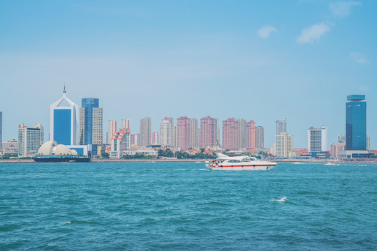 山東青島濱海城市建筑天際線風光