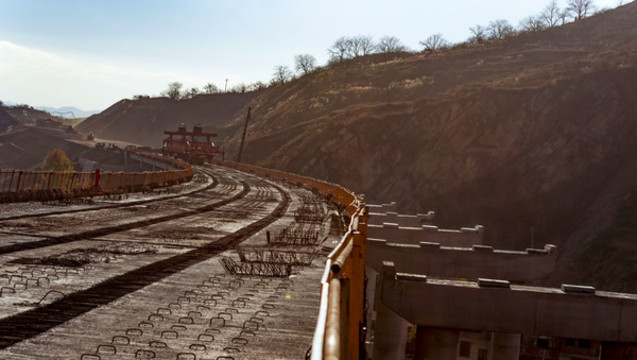 鋪路架橋