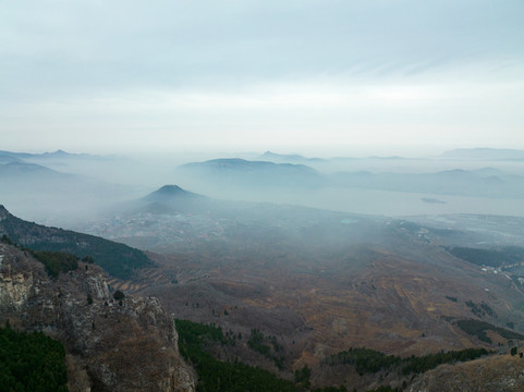 航拍濟(jì)南南部山區(qū)連綿群山
