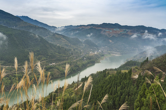 州河風光