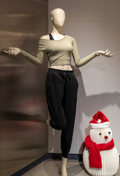 女性內(nèi)衣模特展示
