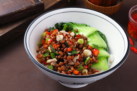 臘八豆炒肉飯