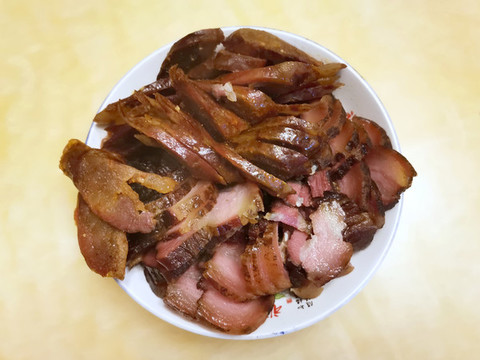 四川傳統(tǒng)煙熏老臘肉和香腸